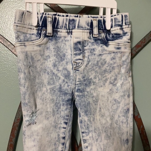 Girls’ 4T Gap Distressed Denim Stretch Jegging Ankle - Picture 2 of 11